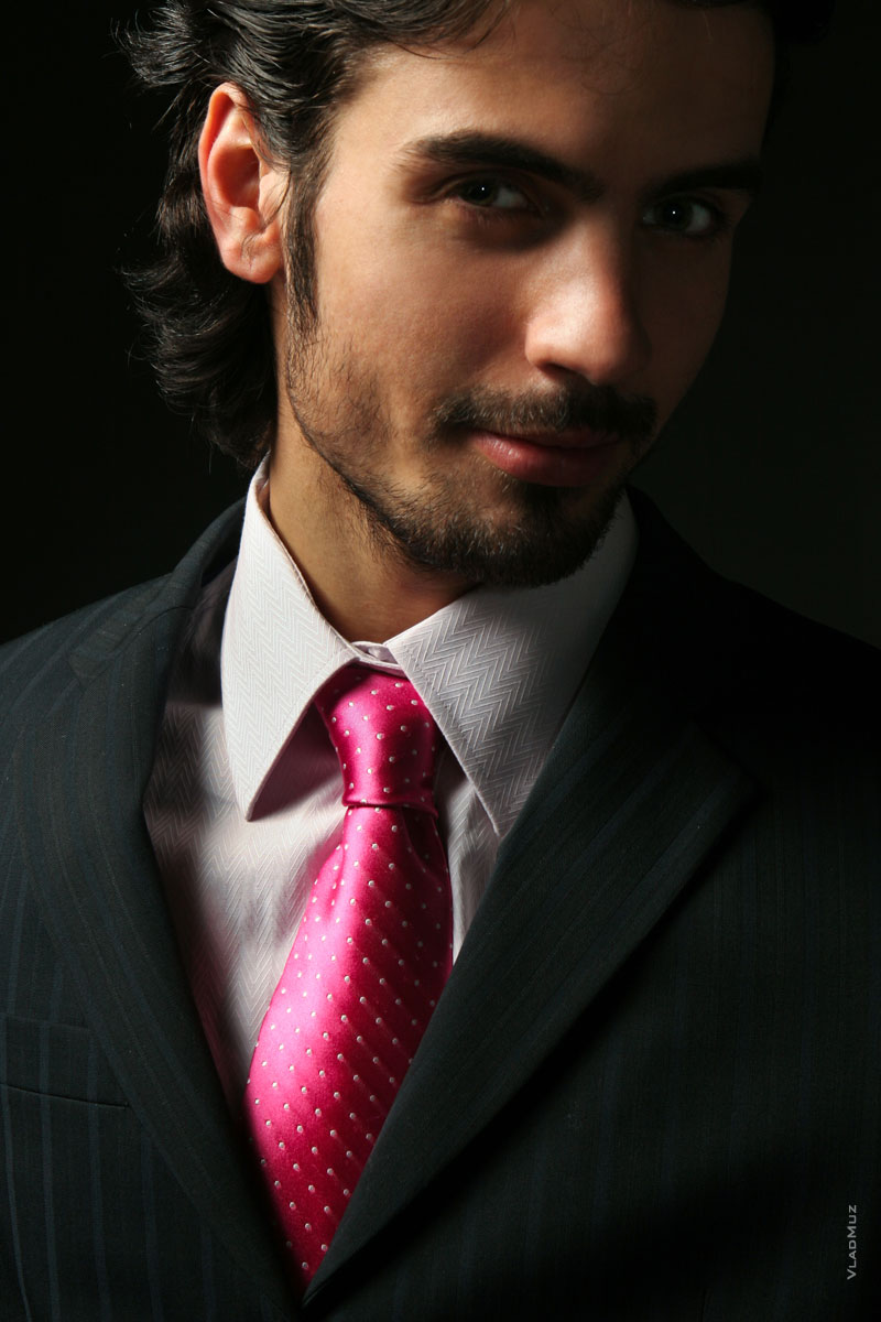 # 04 Модный мужской фотопортрет в костюме с галстуком